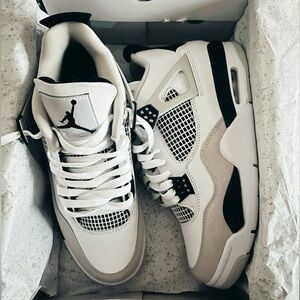 Jordan 4 military black, brand new